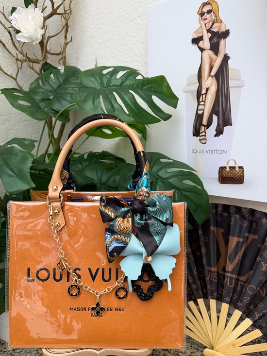 Louis Vuitton Handbags - 🩵🖤🩵Louis Vuitton Gift Bag Tote🩵🖤🩵